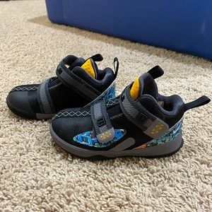 Nike Lebron soldier size 8c